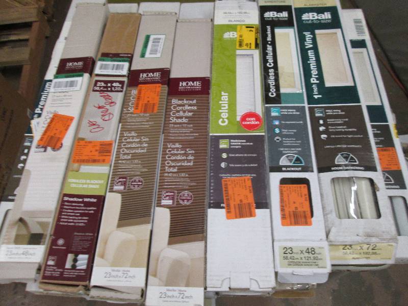 lot of 15 window blinds some are co...