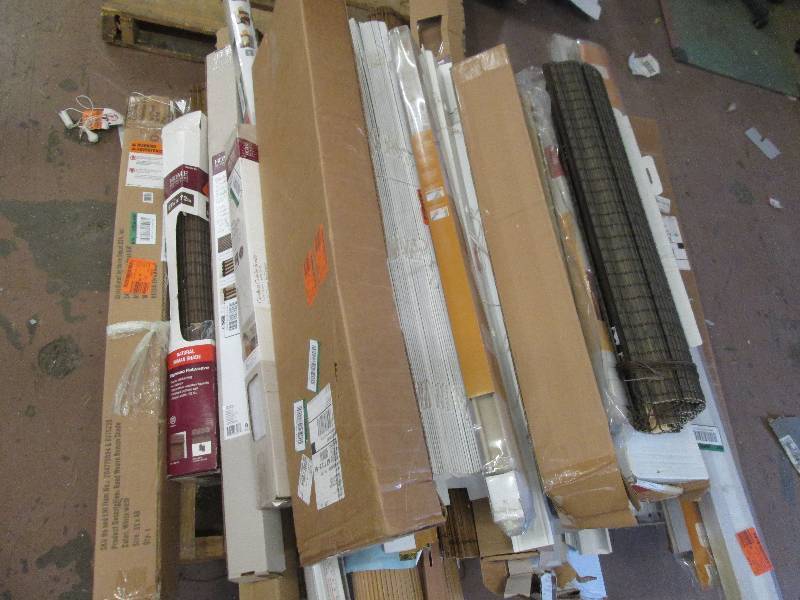 pallet of window blinds , theses ar...
