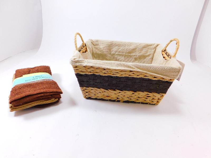 lot 2 image: Basket and 3-Pack Kitchen Towels - Brand New