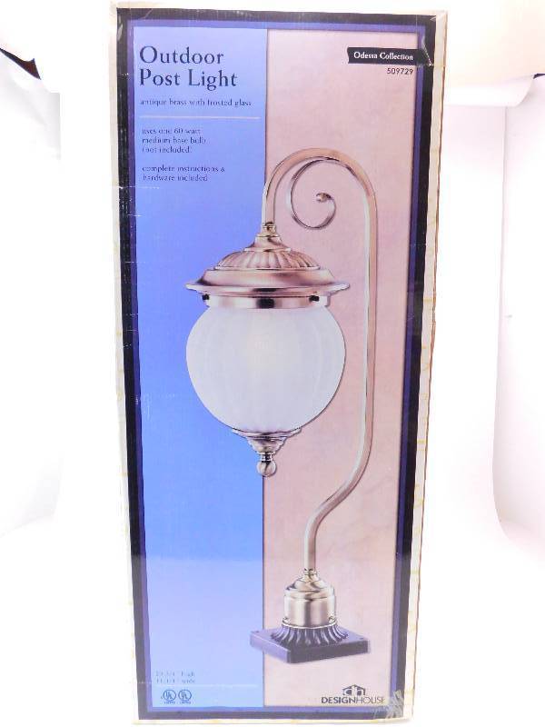 lot 6 image: Outdoor Post Light - Brand New
