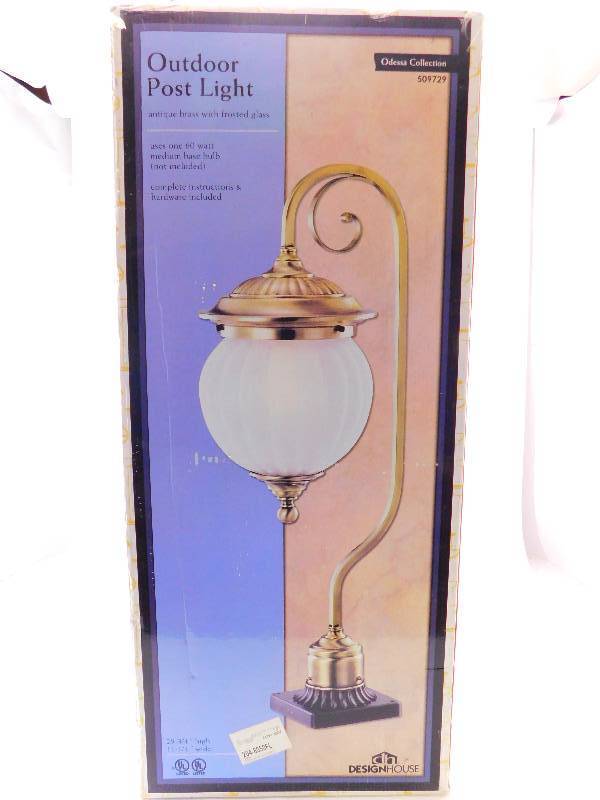 lot 7 image: Outdoor Post Light - Brand New