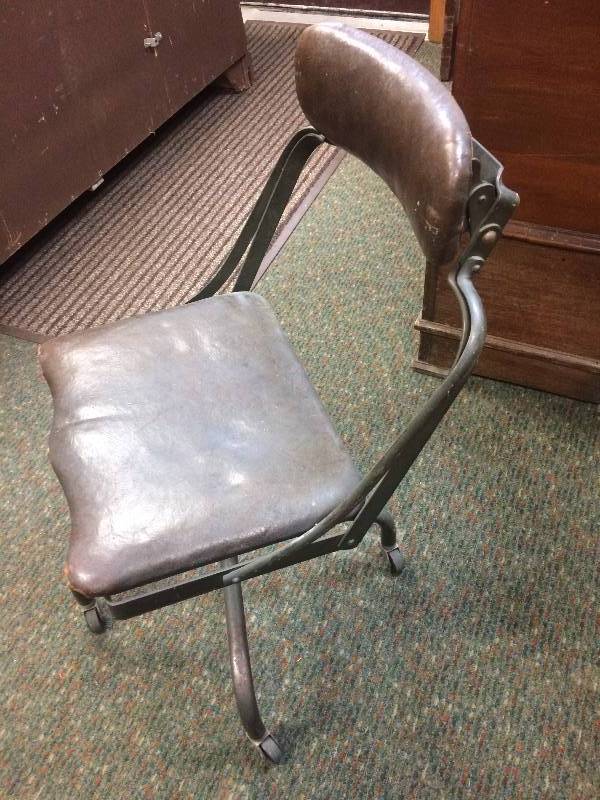 lot 18 image: Antique Office Chair