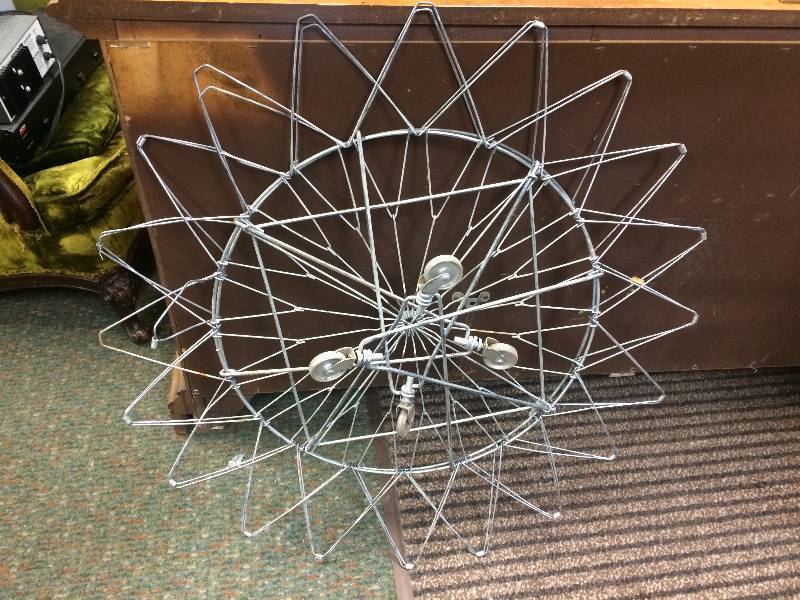 lot 6 image: Vintage Wire Laundry Basket