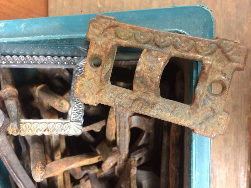 lot 40 image: Assorted Vintage Hardware