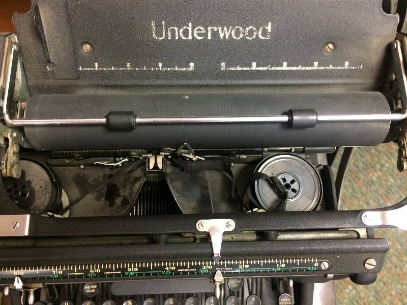 lot 60 image: Vintage Underwood Typewriter