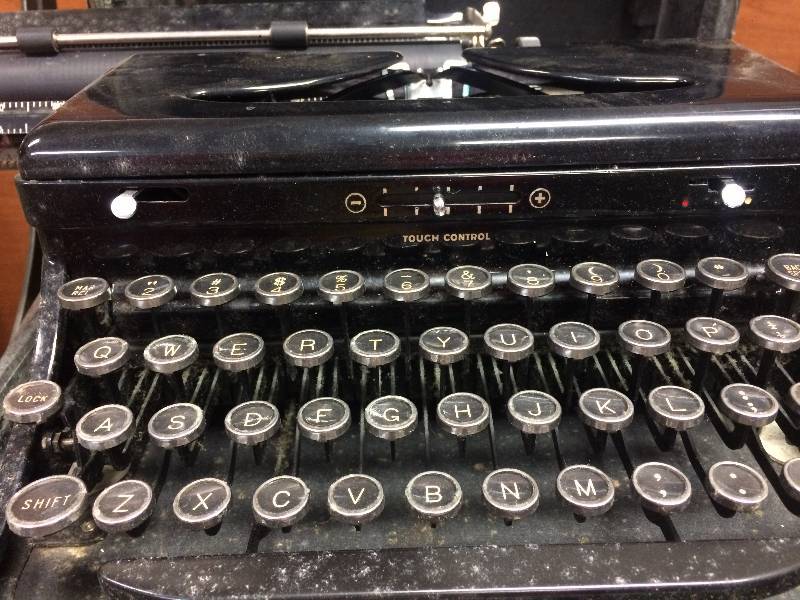 lot 62 image: Vintage Typewriter