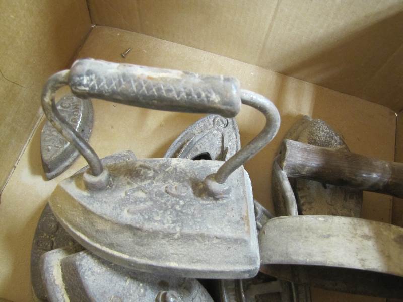 lot 3 image: Lot of Vintage Irons