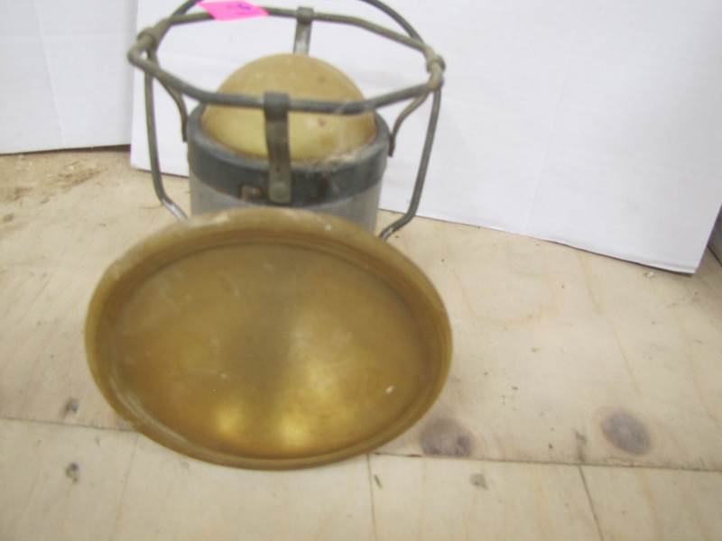 lot 12 image: Vintage Battery Operated Light