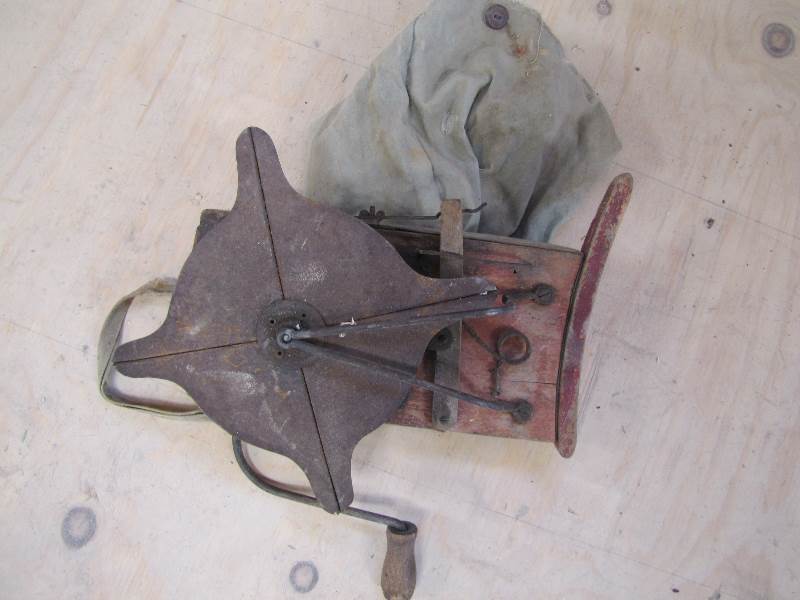 lot 19 image: Canvas Seeder Bag