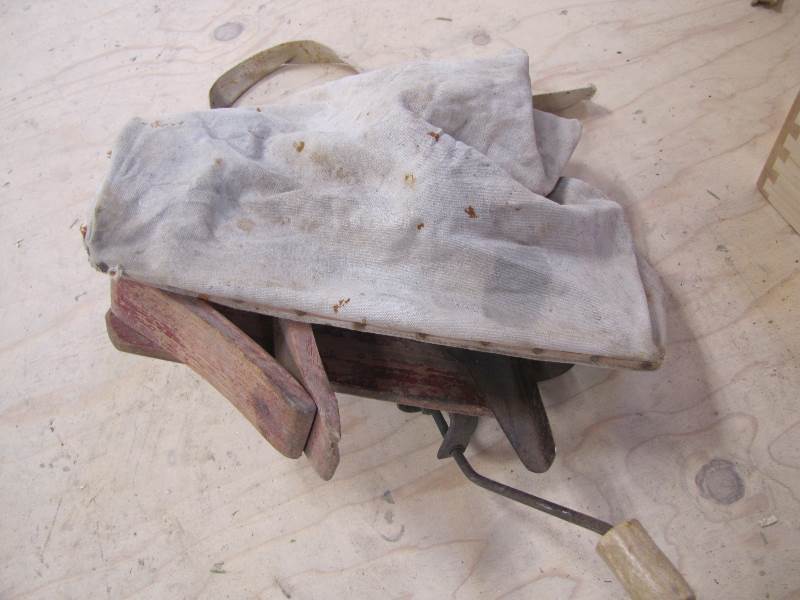 lot 20 image: Canvas Seeder Bag