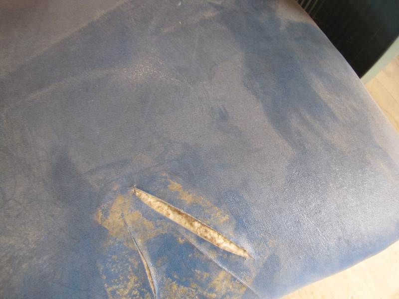 lot 25 image: Vintage Movie Theater Seats