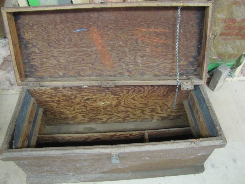 lot 28 image: Vintage Wood Tool Box