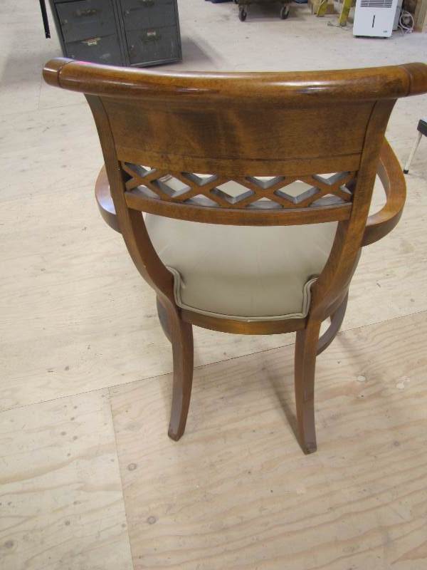 lot 29 image: Vintage Living Room Chair