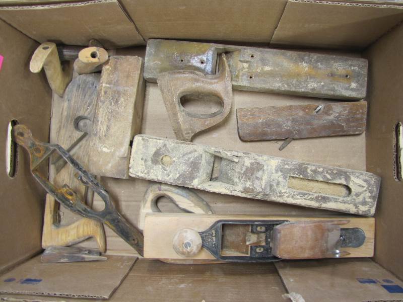 lot 82 image: Lot of Planer Parts
