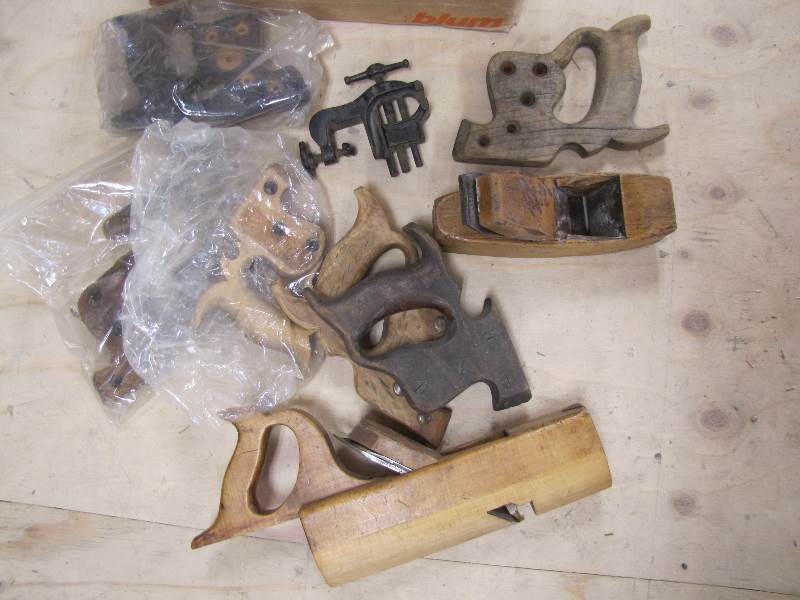 lot 89 image: Lot of Saw Handles