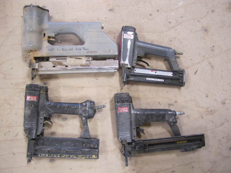 lot 8 image: 4 Air Staplers