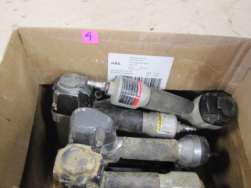 lot 9 image: 4 Air Staplers