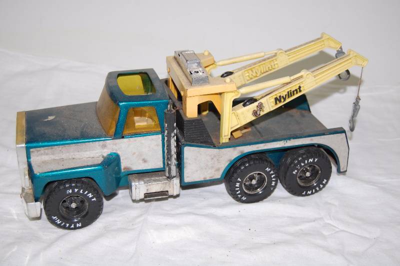 Toy Big Rig Tow Truck