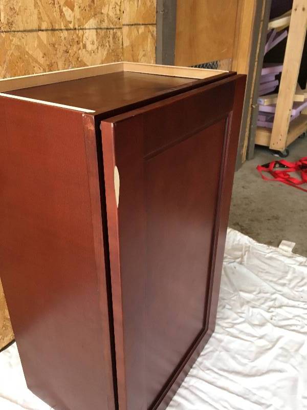 lot 12 image: Bulding Surplus New Pre-Finished Wall Cabinet