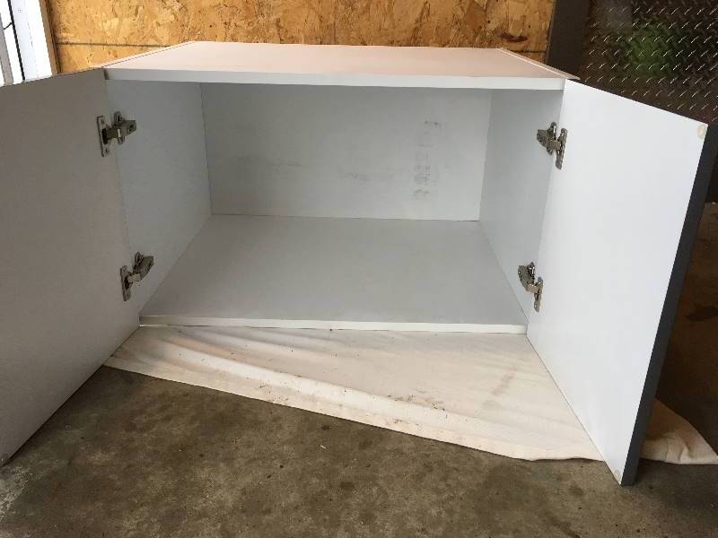 lot 17 image: Building Surplus New Pre-Finished Cabinet