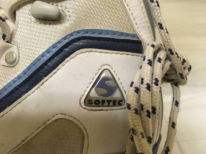 lot 68 image: Child Ice Skates, 2 pairs.