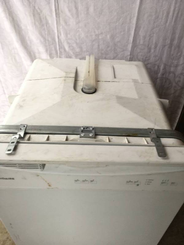 lot 54 image: Frigidaire Dishwasher 1