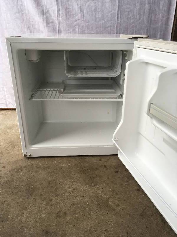 lot 58 image: Haier Mini RefrigeratorFreezer White