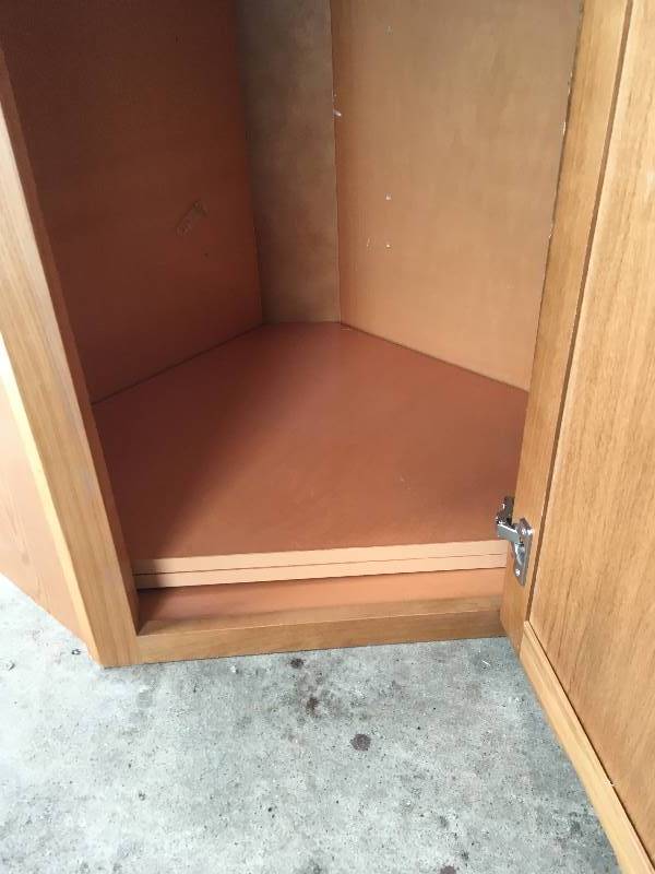 lot 18 image: Building Surplus New Pre-Finished Diagonal Corner Wall Cabinet