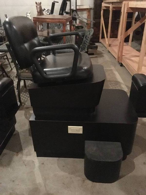 lot 50 image: Pedicure Chair