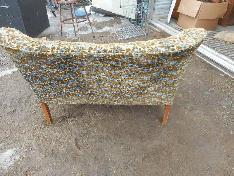 lot 3 image: VINTAGE BENCH