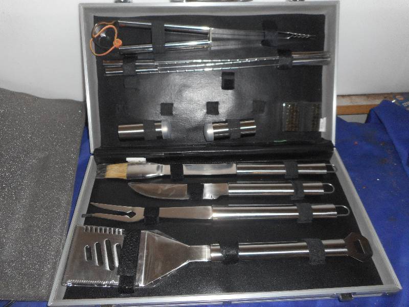 lot 8 image: BBQ UTINSELS