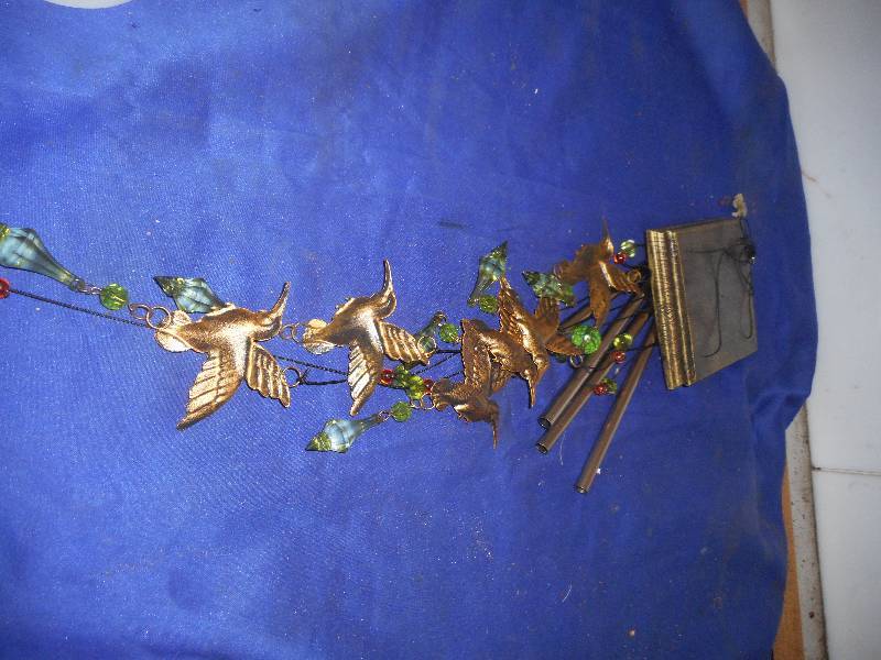 lot 9 image: VINTAGE WIND CHIME