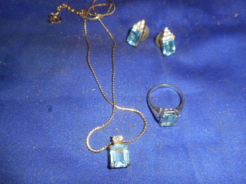 lot 26 image: NECKLACE , RING , EARINGS