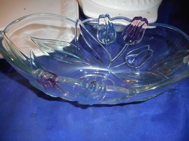 lot 32 image: COLLECTIBLE GLASSWEAR