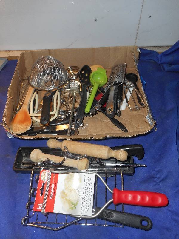 lot 38 image: COOKING UTINCELS