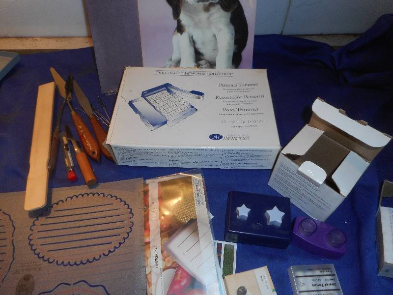 lot 40 image: SCRAP BOOKING SUPPLIES