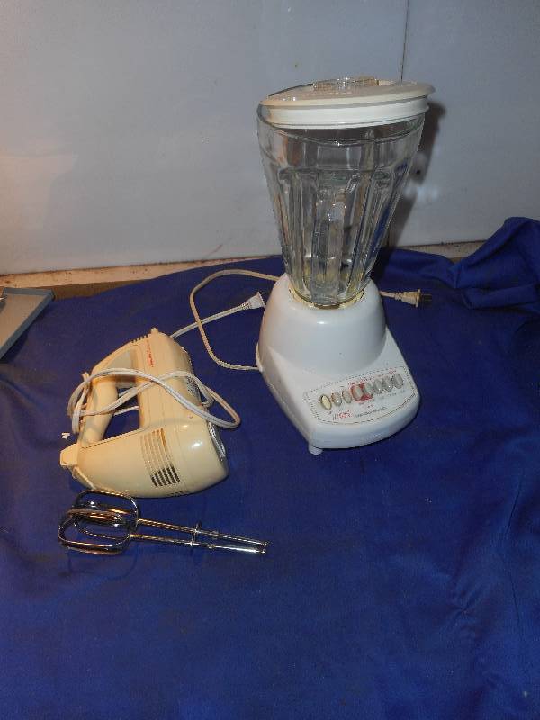 lot 43 image: SUNBEAM MIXER AND HAMILTON BEACH BLENDER