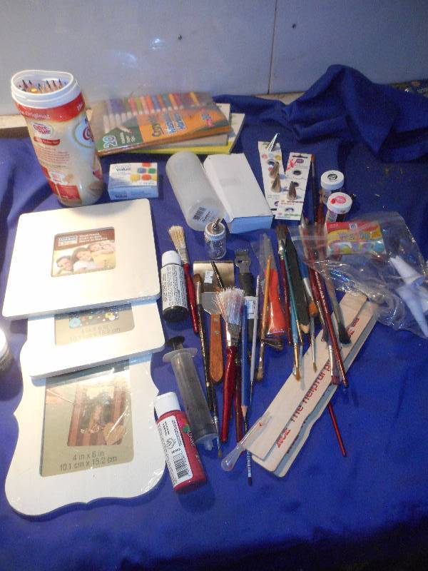 lot 48 image: PAINTING SUPPLIES