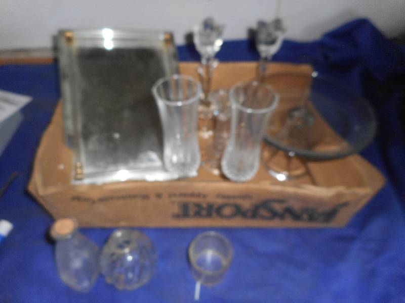 lot 49 image: COLLECTIBLE GLASSWEAR