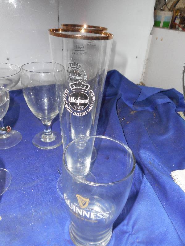 lot 50 image: COLLECTIBLE GLASSWEAR
