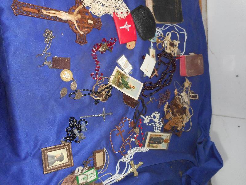 lot 53 image: RELIGOUS JEWLERY