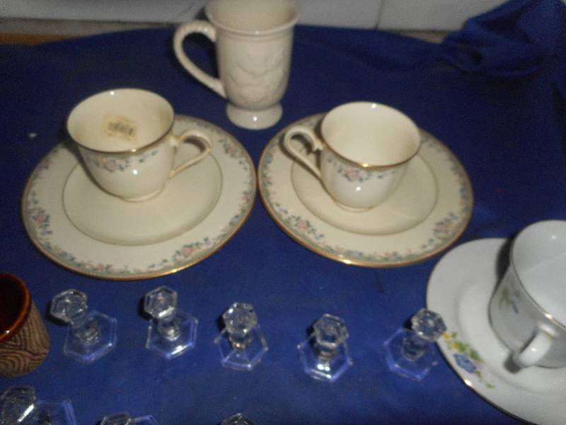 lot 57 image: COLLECTIBLE GLASSWEAR