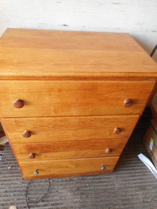 lot 61 image: OAK 4 DRAWER DRESSER