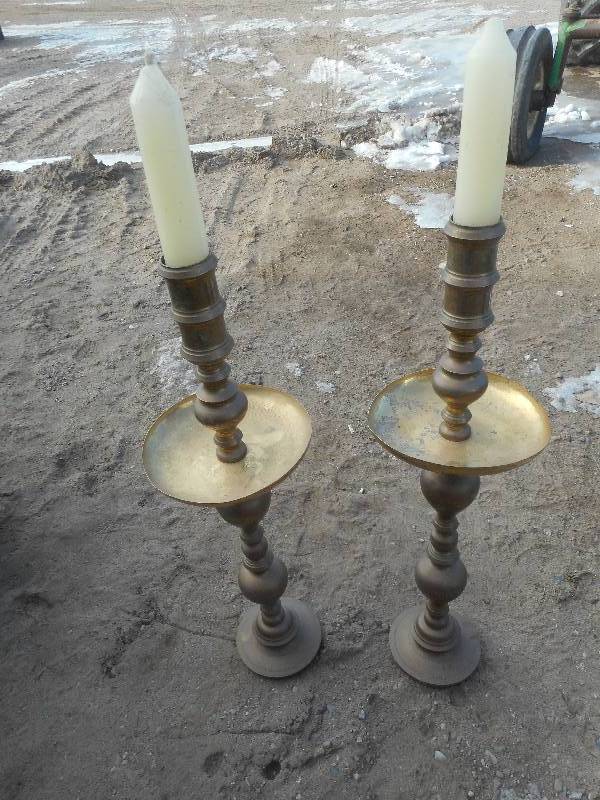 lot 68 image: 2 ANTIQUE BRASS CANDLE HOLDERS