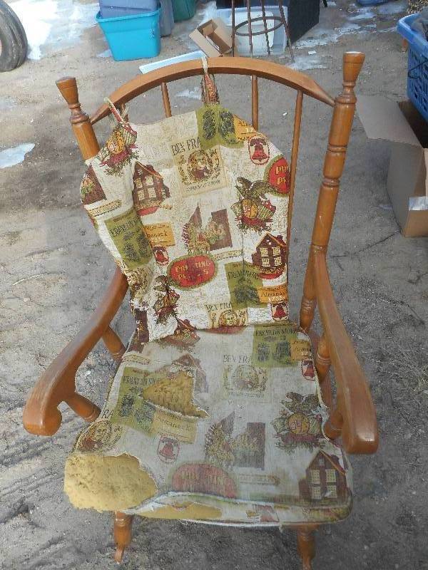 lot 69 image: VINTAGE ROCKING CHAIR