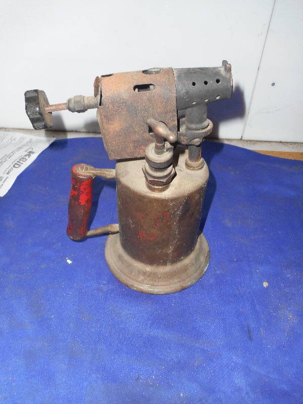 lot 100 image: VINTAGE BRASS BLOW TORCH