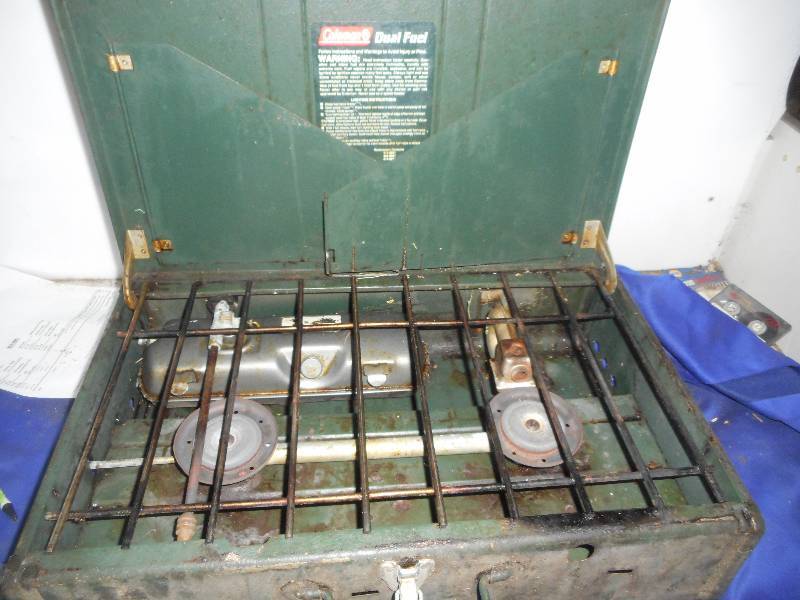 lot 102 image: COLEMAN CAMP STOVE