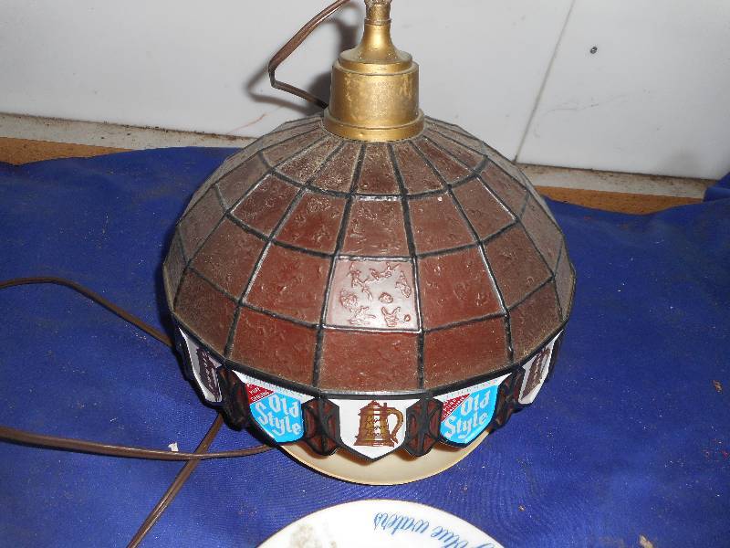 lot 108 image: VINTAGE OLD STYLE HANGING BEER LIGHT