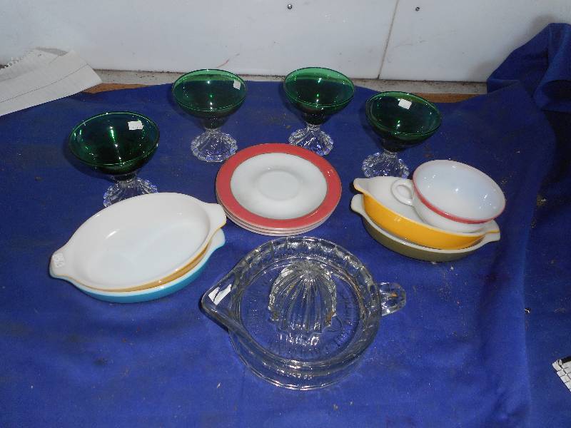 lot 123 image: VINTAGE GLASSWEAR