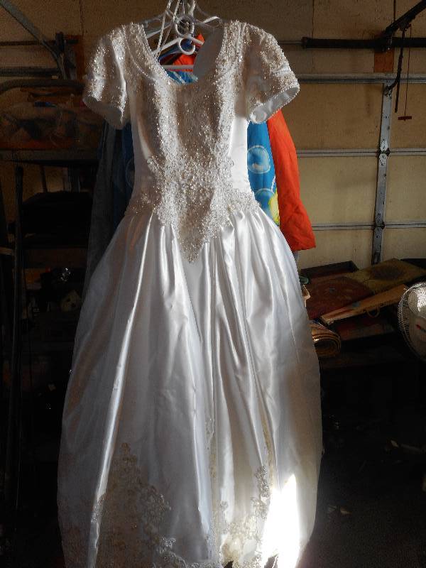 lot 128 image: MORI LEE WEDDING GOWN